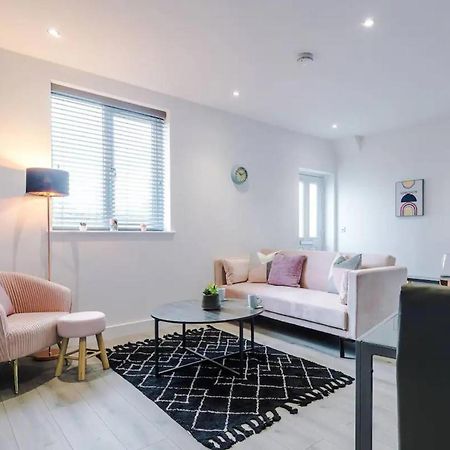 מנצ'סטר The Ecclesian Deluxe Apartments Near Trafford Centre Eccles Train Station מראה חיצוני תמונה