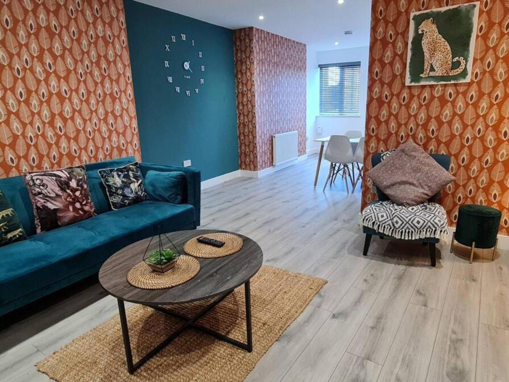 מנצ'סטר The Ecclesian Deluxe Apartments Near Trafford Centre Eccles Train Station מראה חיצוני תמונה