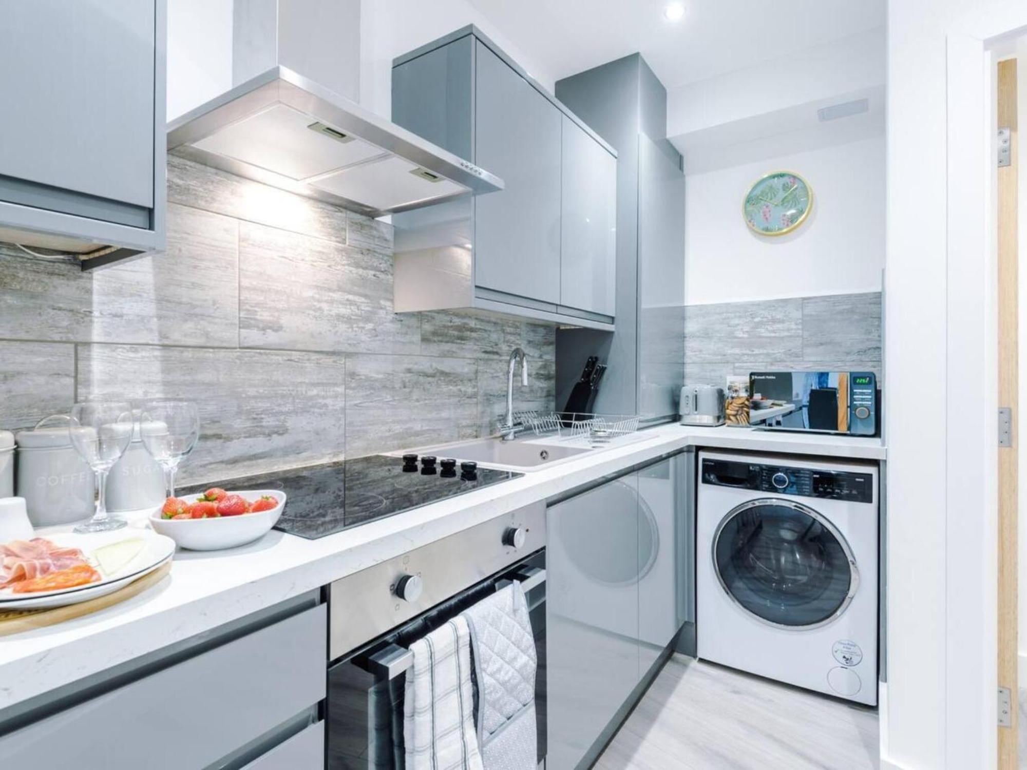 מנצ'סטר The Ecclesian Deluxe Apartments Near Trafford Centre Eccles Train Station מראה חיצוני תמונה