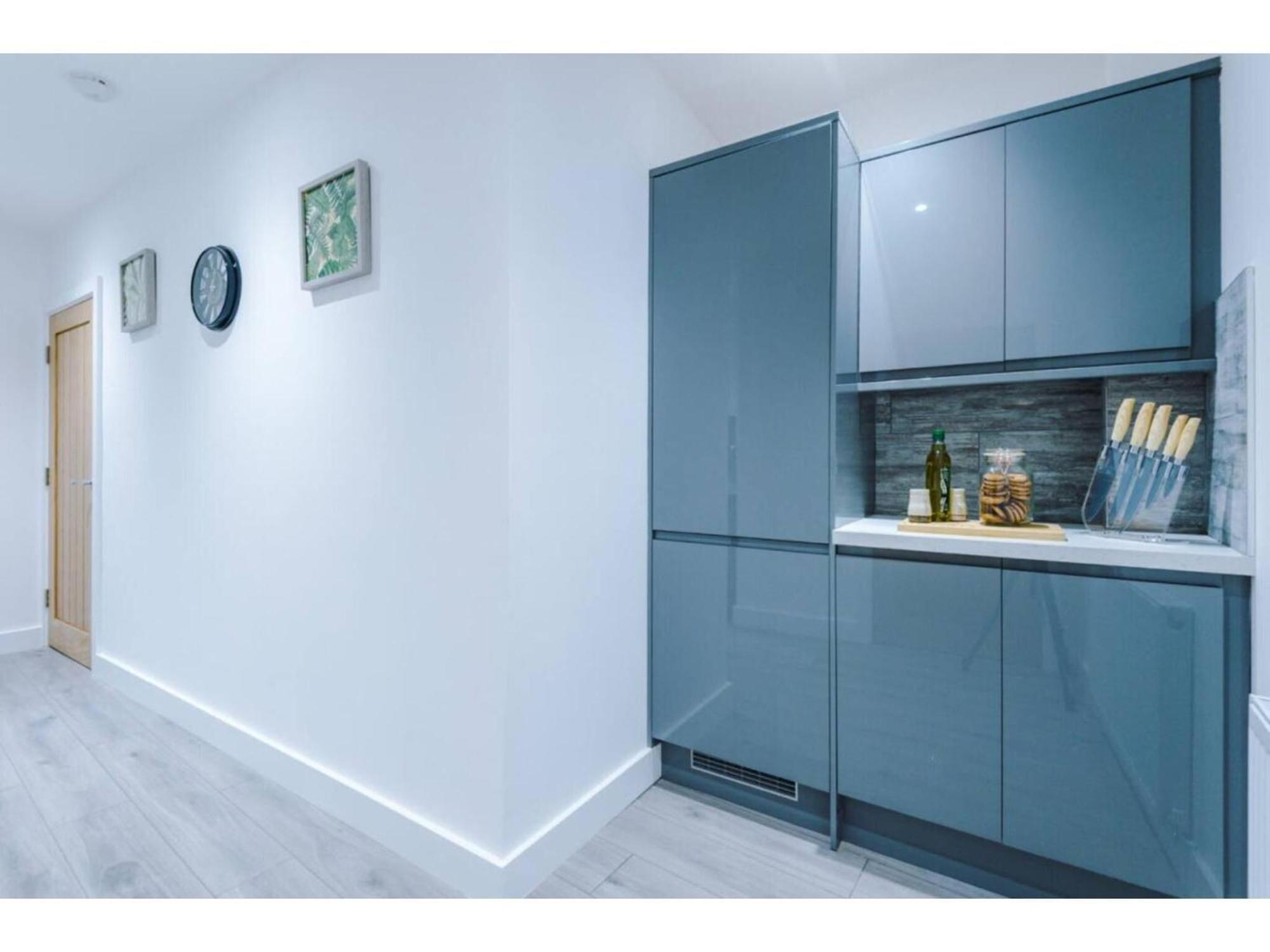 מנצ'סטר The Ecclesian Deluxe Apartments Near Trafford Centre Eccles Train Station מראה חיצוני תמונה
