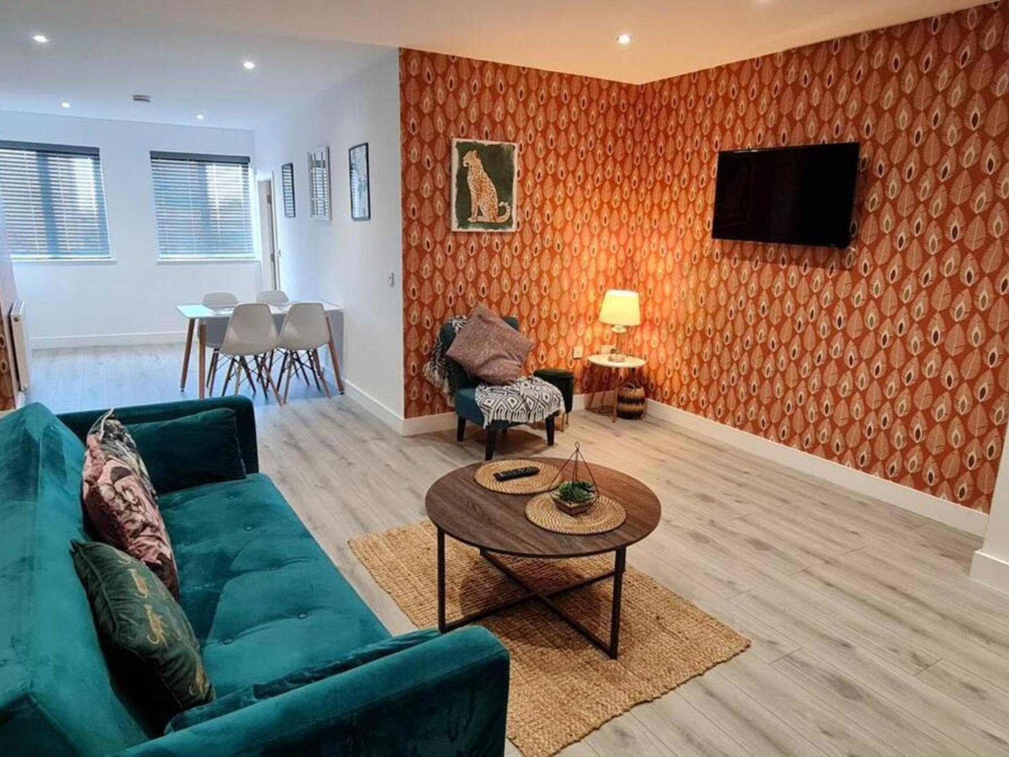מנצ'סטר The Ecclesian Deluxe Apartments Near Trafford Centre Eccles Train Station מראה חיצוני תמונה